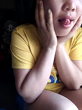 Snapshot of __Amanda__ chatting on 04/12/26, 01:21 Amanda online show from 04/12/26, 01:21