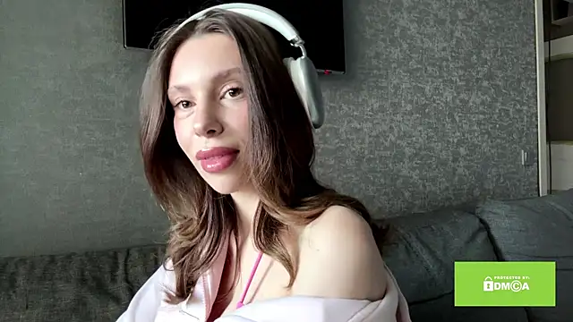 Snapshot of anycamx chatting on 04/15/26, 05:36 anycamx online show from 04/15/26, 05:36