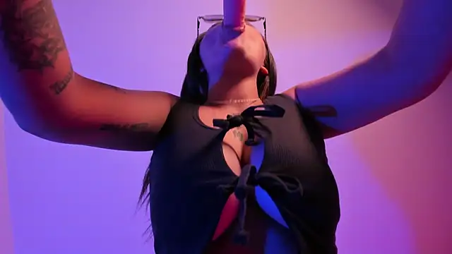 Snapshot of Ravencroxx chatting on 04/13/26, 11:48 Ravencroxx online show from 04/13/26, 11:48