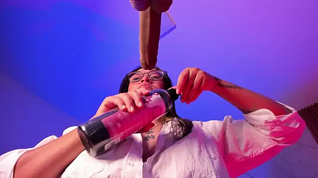 Snapshot of Ravencroxx chatting on 04/16/26, 12:17 Ravencroxx online show from 04/16/26, 12:17