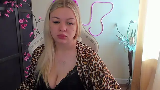 AmeliePeach online show from 06/17/26, 01:30