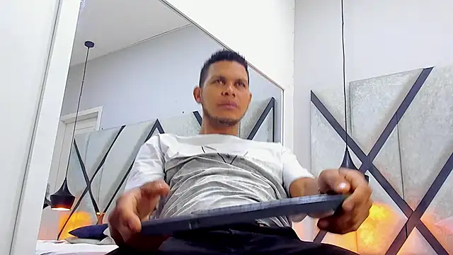 Snapshot of NohaBrooks chatting on 04/12/26, 12:21 NohaBrooks online show from 04/12/26, 12:21