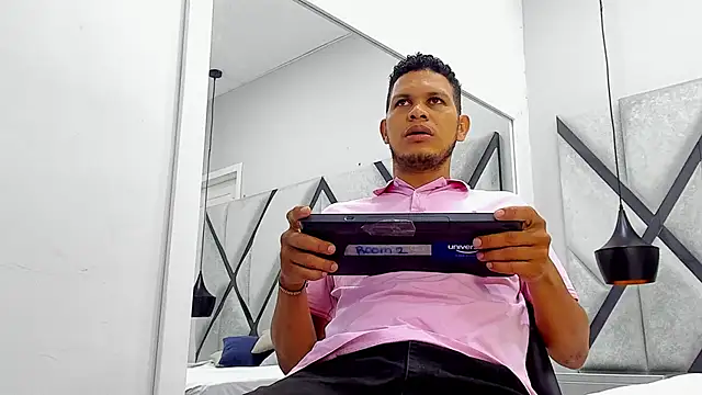 Snapshot of NohaBrooks chatting on 04/13/26, 01:05 NohaBrooks online show from 04/13/26, 01:05