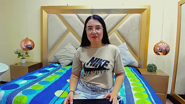 Snapshot of ChloeAshdord chatting on 04/13/26, 01:05 ChloeAshdord online show from 04/13/26, 01:05