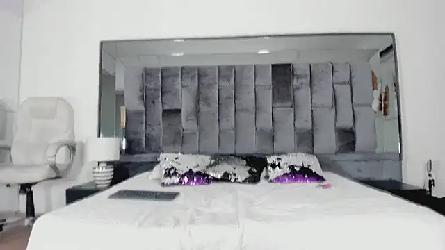 Ashly bloom  online show from 04/15/26, 03:13