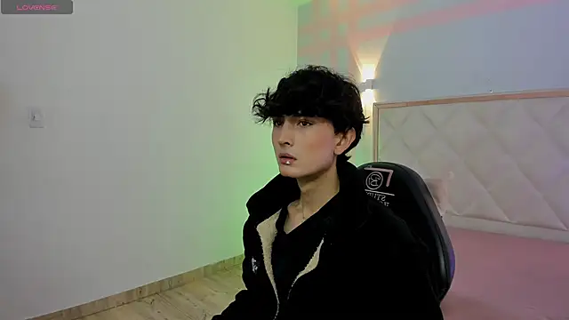 Snapshot of Eidan_tay chatting on 04/11/26, 07:40 Eidan tay online show from 04/11/26, 07:40