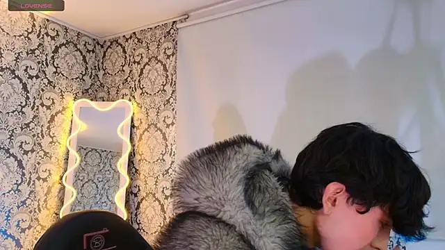 Snapshot of Eidan_tay chatting on 04/15/26, 02:46 Eidan tay online show from 04/15/26, 02:46