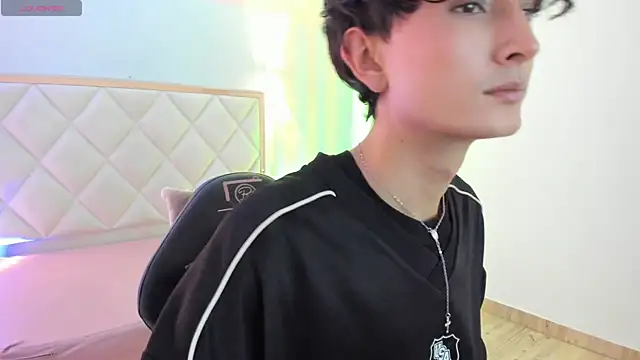 Snapshot of Eidan_tay chatting on 04/15/26, 08:53 Eidan tay online show from 04/15/26, 08:53