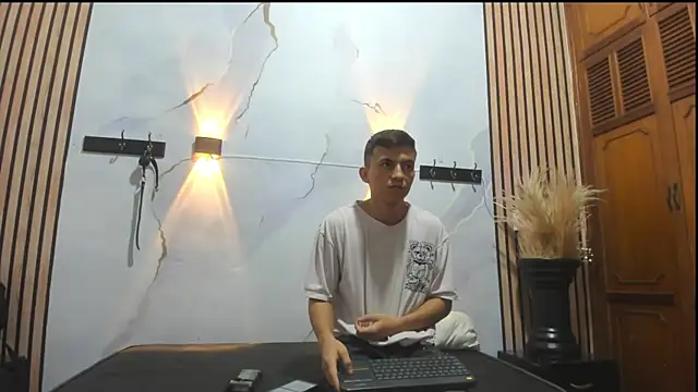 Snapshot of DilanAndKing chatting on 04/10/26, 12:43 DilanAndKing online show from 04/10/26, 12:43