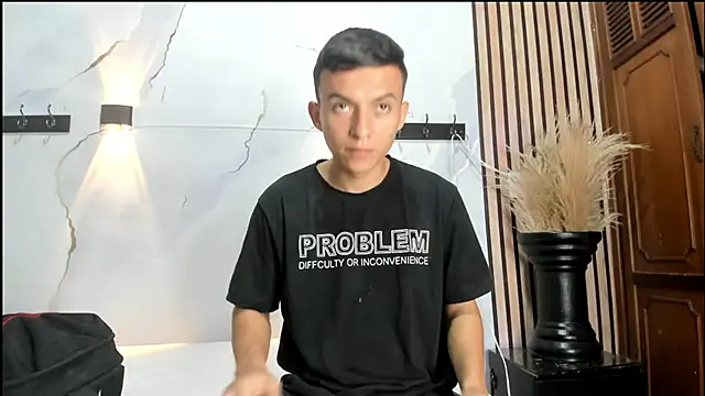 Snapshot of DilanAndKing chatting on 04/14/26, 12:44 DilanAndKing online show from 04/14/26, 12:44