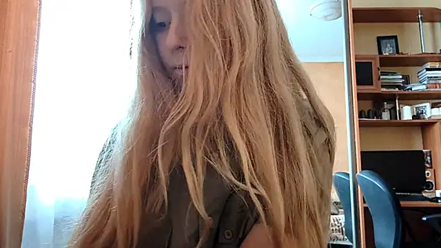 Snapshot of KateVibe_01 chatting on 04/14/26, 03:34 KateVibe 01 online show from 04/14/26, 03:34