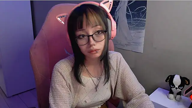 Snapshot of SaxonDibs chatting on 04/13/26, 01:05 SaxonDibs online show from 04/13/26, 01:05