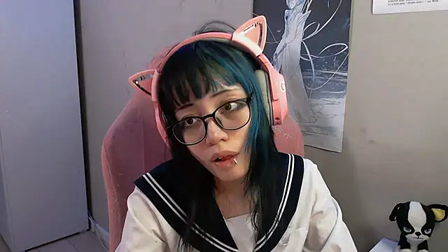 Snapshot of SaxonDibs chatting on 04/15/26, 01:07 SaxonDibs online show from 04/15/26, 01:07