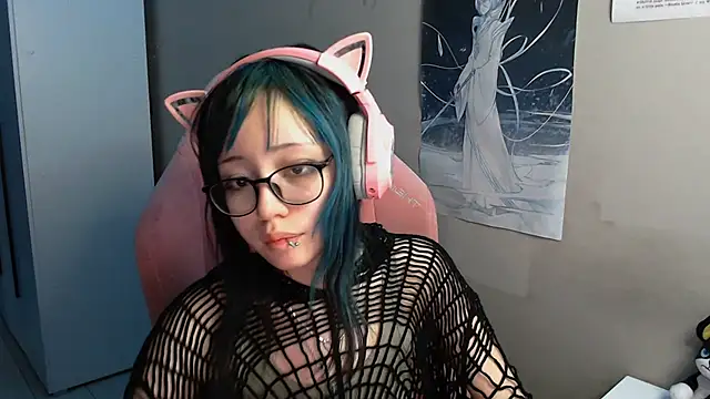 Snapshot of SaxonDibs chatting on 04/16/26, 01:01 SaxonDibs online show from 04/16/26, 01:01