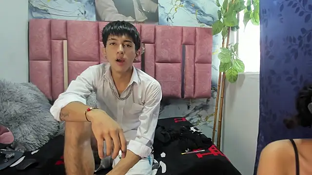 Snapshot of keily_and_carty chatting on 04/14/26, 12:44 keily and carty online show from 04/14/26, 12:44