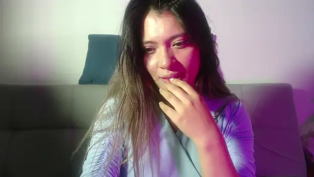 Snapshot of hannajonnes1 chatting on 04/15/26, 01:01 hannajonnes1 online show from 04/15/26, 01:01