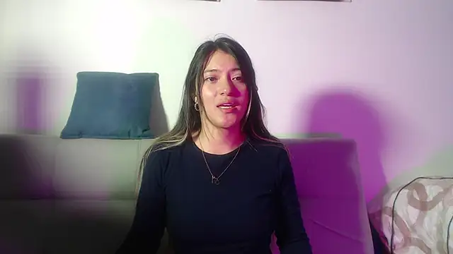 Snapshot of hannajonnes1 chatting on 04/16/26, 01:17 hannajonnes1 online show from 04/16/26, 01:17