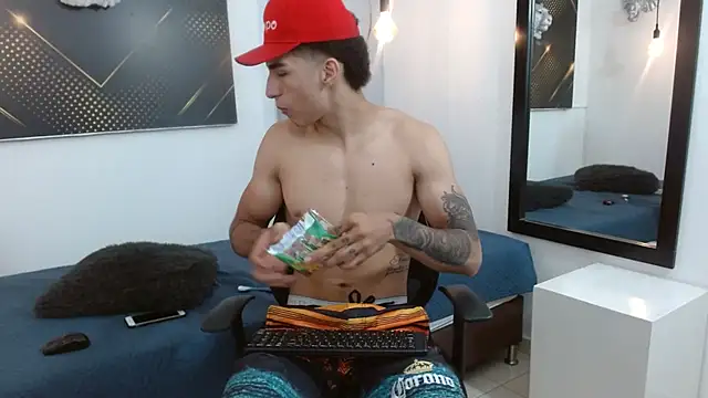 GoldenDesireX  online show from 04/09/26, 07:08