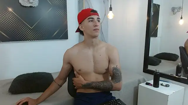 GoldenDesireX  online show from 04/10/26, 07:51