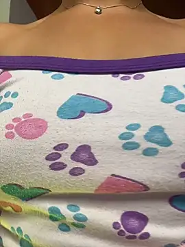 Snapshot of EvelynLeen_ chatting on 04/14/26, 11:11 EvelynLeen online show from 04/14/26, 11:11