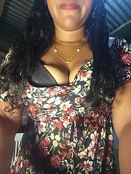 michelle castillo online show from 04/15/26, 03:24