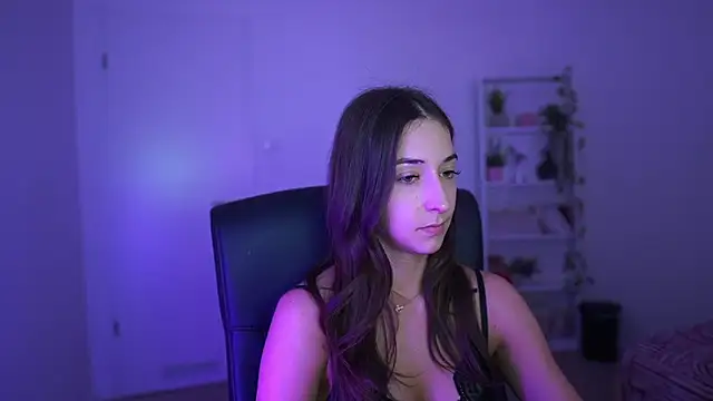 Crystalbrunette18 online show from 04/09/26, 06:24