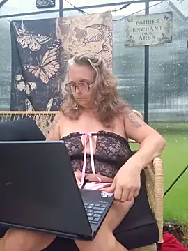 Snapshot of Blondejenn chatting on 06/17/26, 11:12 Blondejenn online show from 06/17/26, 11:12