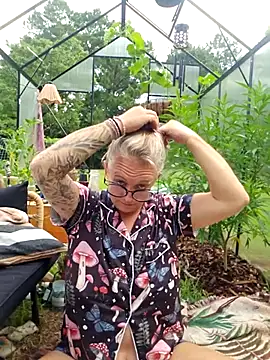Snapshot of Blondejenn chatting on 07/21/26, 12:51 Blondejenn online show from 07/21/26, 12:51