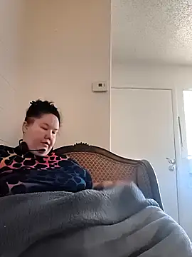 hisalphaqueen27 online show from 04/15/26, 07:58