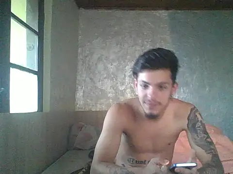 Snapshot of robertmrn112 chatting on 05/29/26, 05:22 robertmrn112 online show from 05/29/26, 05:22