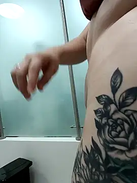 Snapshot of Miaesmeralda chatting on 04/15/26, 06:26 Miaesmeralda online show from 04/15/26, 06:26