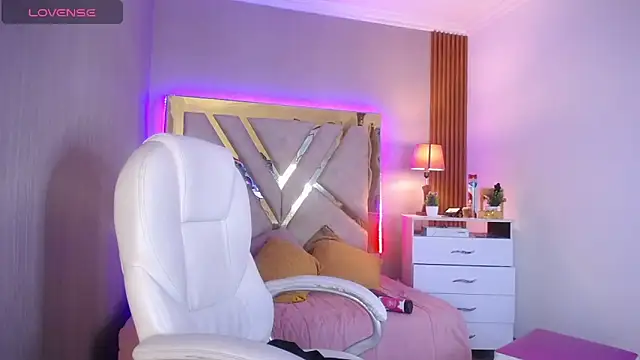 Ashley  Parker online show from 04/08/26, 08:31