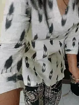 Monika kumari6 online show from 04/17/26, 05:27