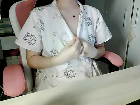 lucienguyen online show from 04/08/26, 04:18