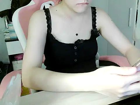 lucienguyen online show from 04/10/26, 02:50