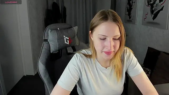 April Jackson online show from 04/13/26, 01:00