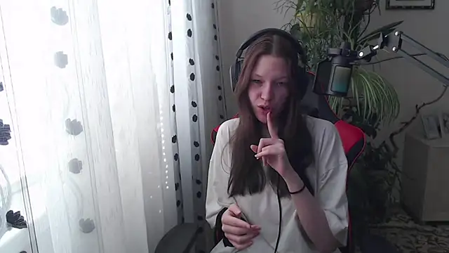 Snapshot of PunyKnee chatting on 04/08/26, 10:04 PunyKnee online show from 04/08/26, 10:04