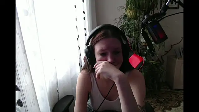 Snapshot of PunyKnee chatting on 04/14/26, 08:20 PunyKnee online show from 04/14/26, 08:20