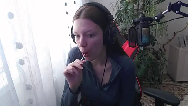 Snapshot of PunyKnee chatting on 04/16/26, 07:09 PunyKnee online show from 04/16/26, 07:09