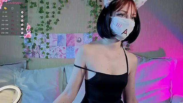 Snapshot of LunaNyanmi chatting on 04/15/26, 09:49 LunaNyanmi online show from 04/15/26, 09:49