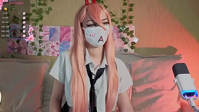 Snapshot of LunaNyanmi chatting on 04/16/26, 09:54 LunaNyanmi online show from 04/16/26, 09:54