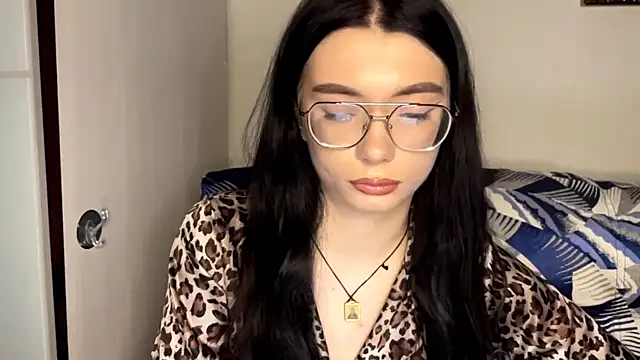 Snapshot of RenataBrought chatting on 04/13/26, 04:23 RenataBrought online show from 04/13/26, 04:23