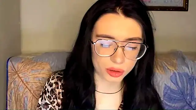 Snapshot of RenataBrought chatting on 04/15/26, 06:26 RenataBrought online show from 04/15/26, 06:26