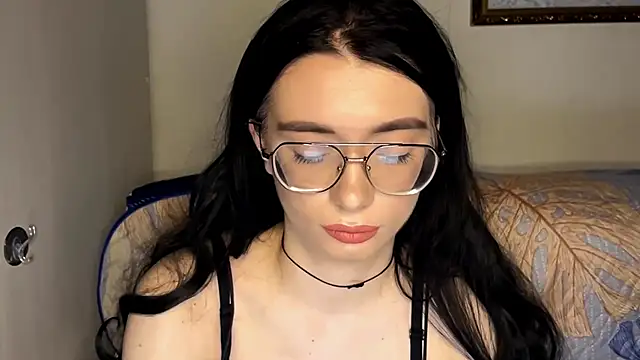 Snapshot of RenataBrought chatting on 04/15/26, 07:58 RenataBrought online show from 04/15/26, 07:58