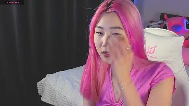 honeyveil  online show from 04/15/26, 02:24