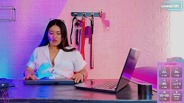 Bdsm Kiara online show from 04/08/26, 01:55