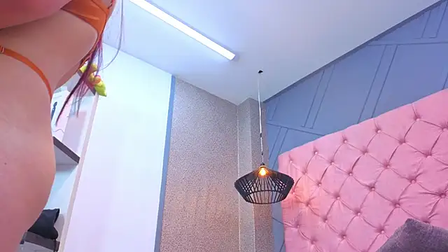 Snapshot of Mia_horney- chatting on 04/09/26, 01:16 Mia horney- online show from 04/09/26, 01:16