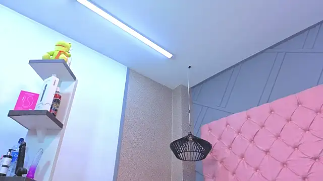 Snapshot of Mia_horney- chatting on 04/12/26, 01:49 Mia horney- online show from 04/12/26, 01:49