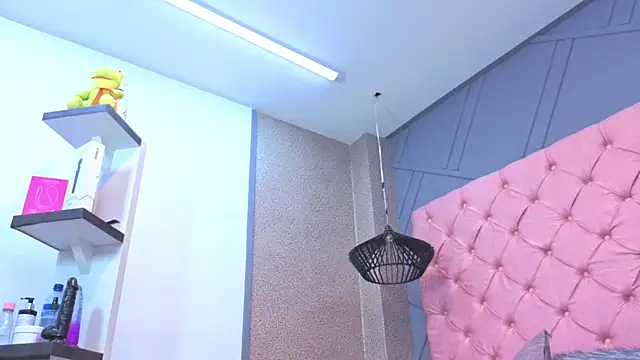 Snapshot of Mia_horney- chatting on 04/14/26, 12:55 Mia horney- online show from 04/14/26, 12:55