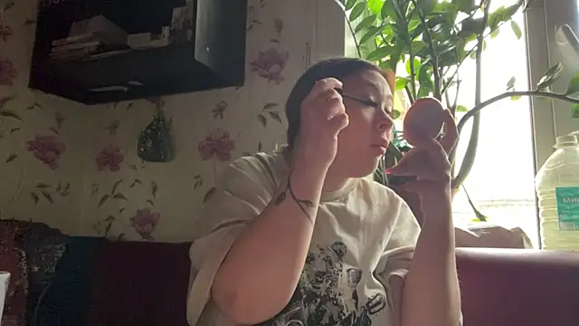 Snapshot of chatting on 04/10/26, 11:15 online show from 04/10/26, 11:15